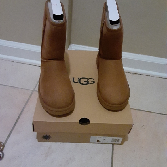 Uggs - Picture 2 of 3
